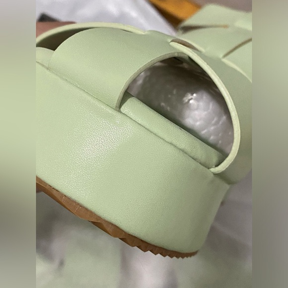 NIB Womens Platform Fisherman Wedge Sandals size 9.5 - Picture 2 of 4